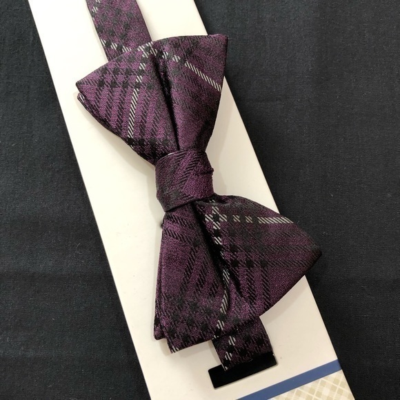 Ryan Seacrest Distinction Plaid   Berry   Bow Tie   100% Silk   New - Picture 1 of 8